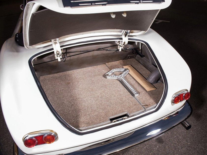 BMW 2 Series Cabrio багажник