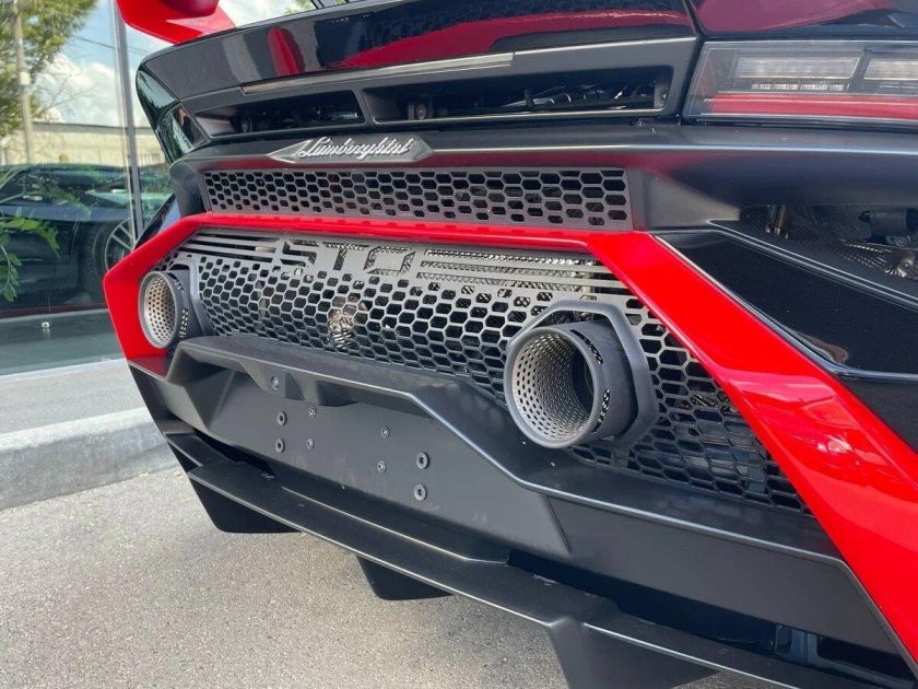 Выхлоп Lamborghini Aventador SV