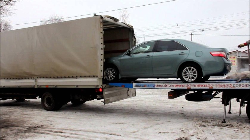 Погрузка автомобиля в фуру