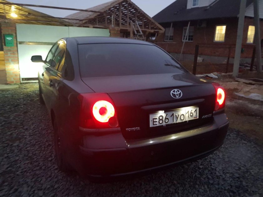 Задние Габаритные огни Тойота Авенсис 2007