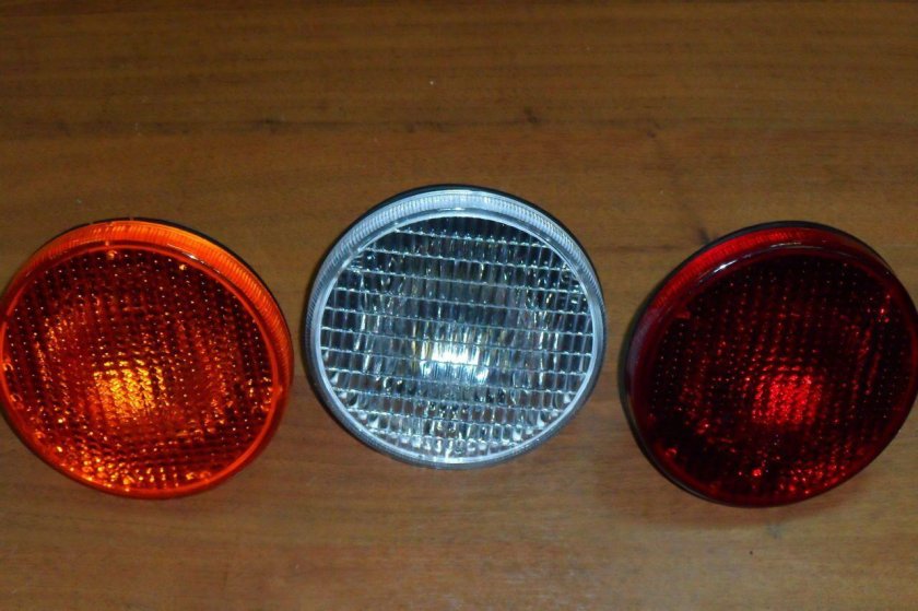 Фонарь задний ЛИАЗ,ПАЗ,Волжанин 24v, круглый (габарит, красный) 541.3731