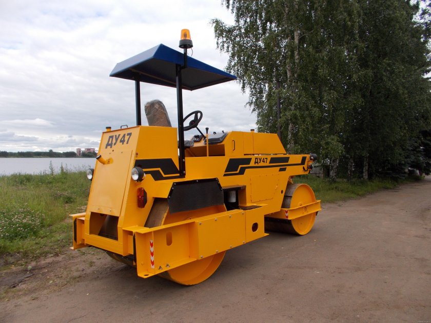 Каток дорожный Ду-47мс