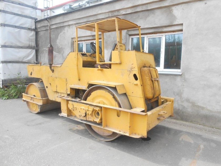 Виброкаток ду-47б