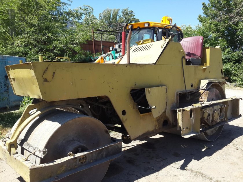 Дорожный каток Ду 47