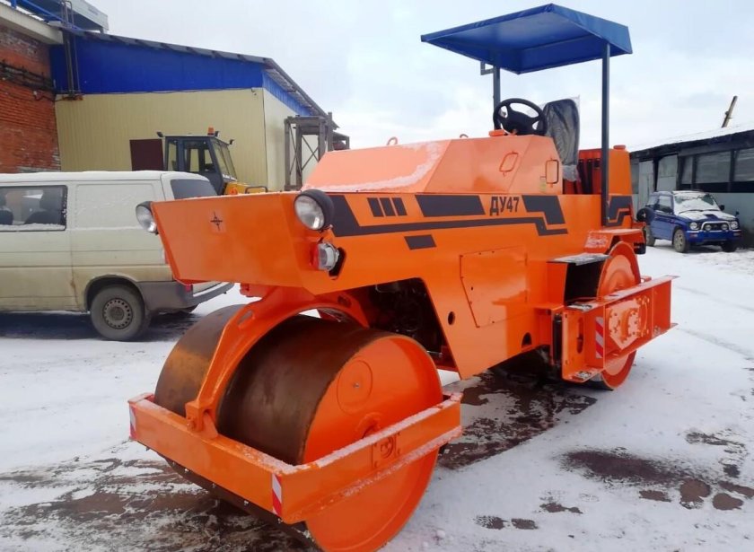 Каток дорожный Ду-47мс