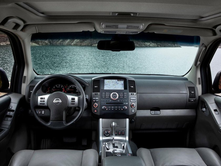 Nissan Pathfinder 2011 салон