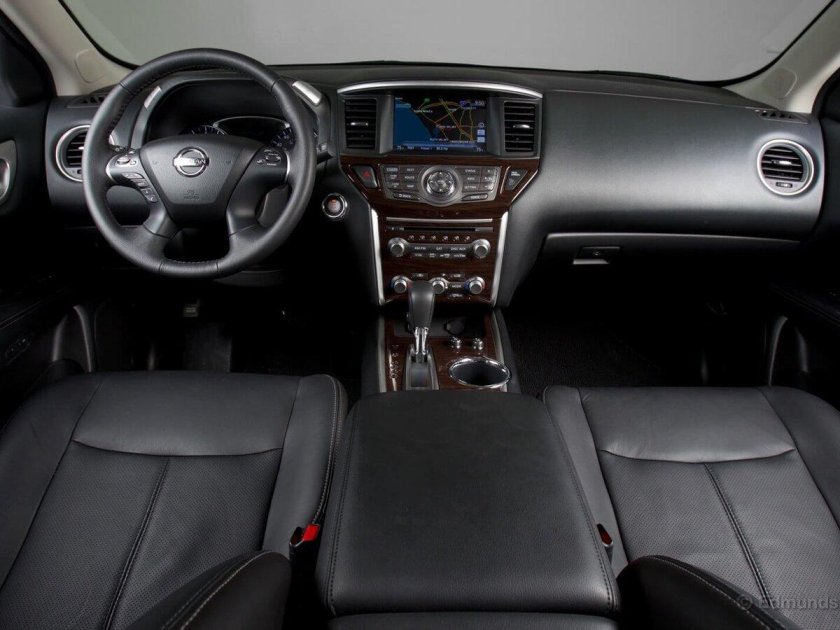 Nissan Pathfinder 2012 салон
