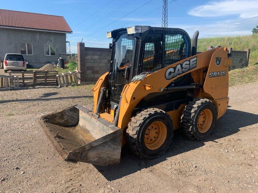 Мини погрузчик case