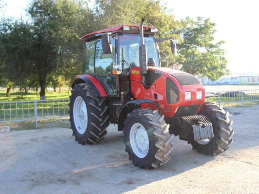 Трактор МТЗ Belarus-1221