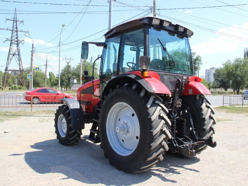 Красный МТЗ-1523