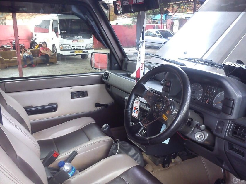 Daihatsu Feroza салон