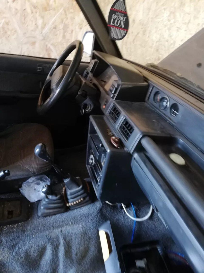 Daihatsu Feroza салон