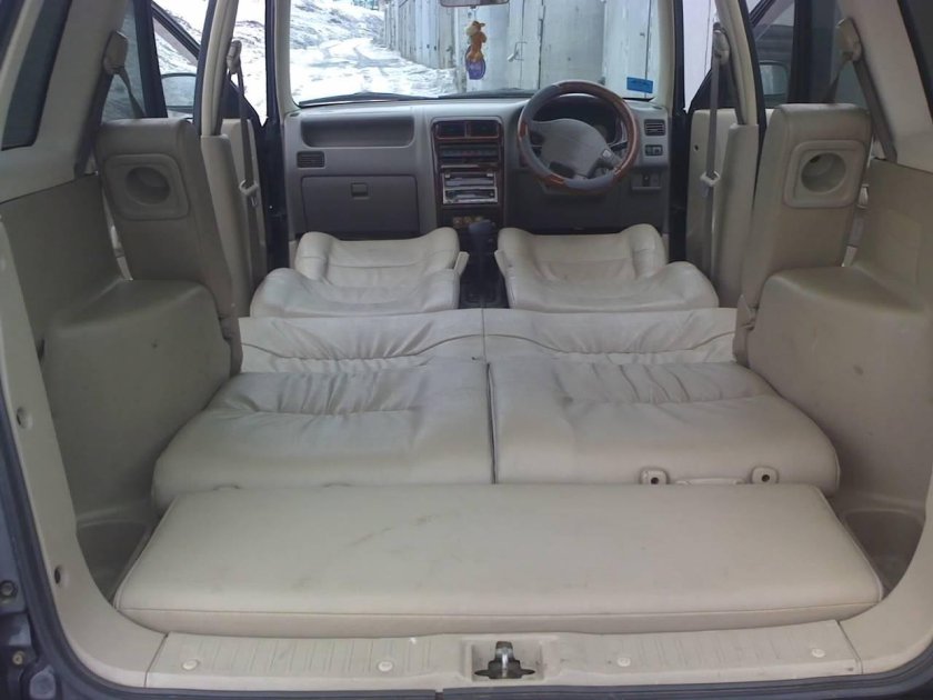 Mazda MPV 2001 салон