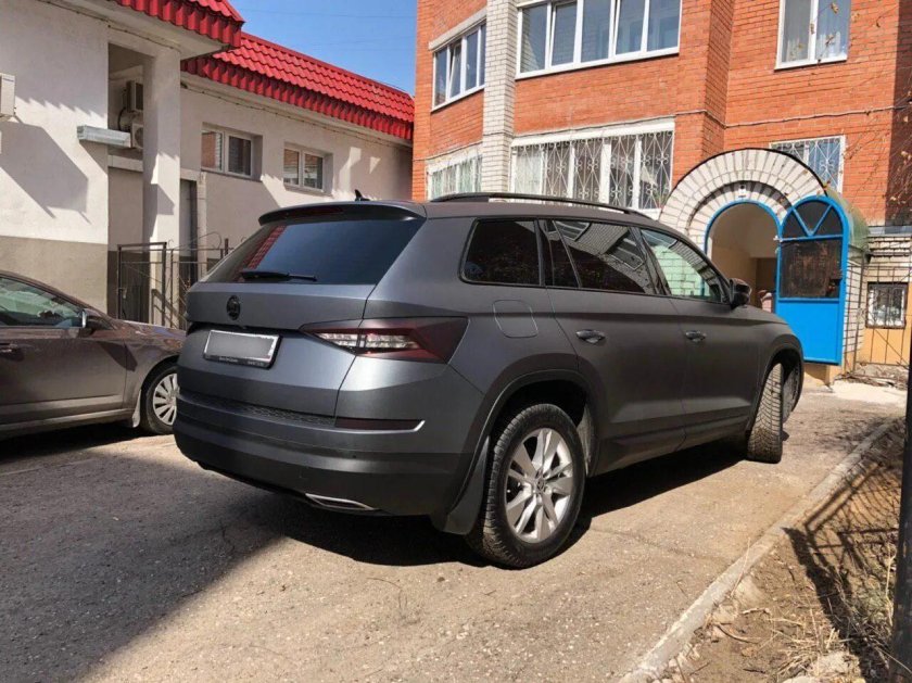 Тонировпнная черная школа Кодиак