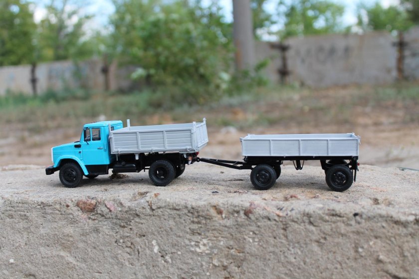ЗИЛ 130 бортовой с прицепом
