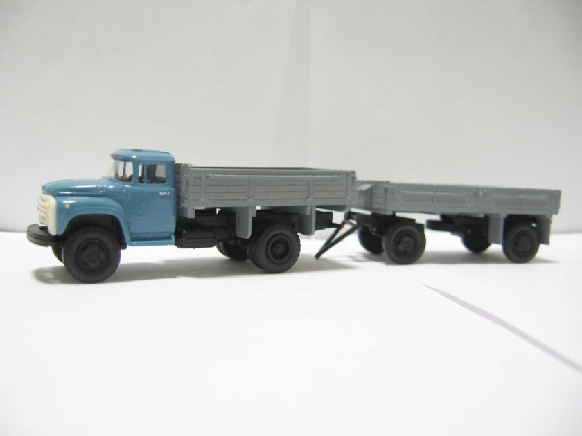 ЗИЛ 130 бортовой с прицепом