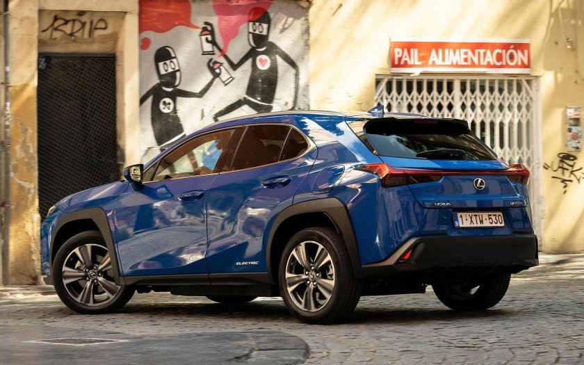 Лексус юх200