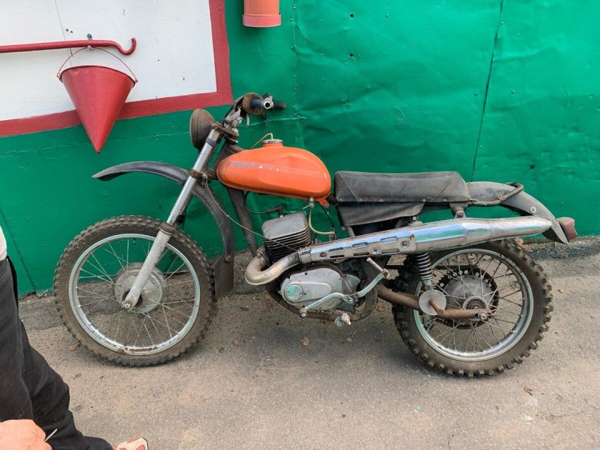 Мотоцикл чезет 500