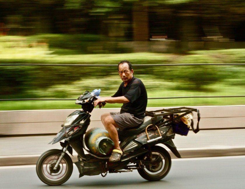 Человек на мотоцикле