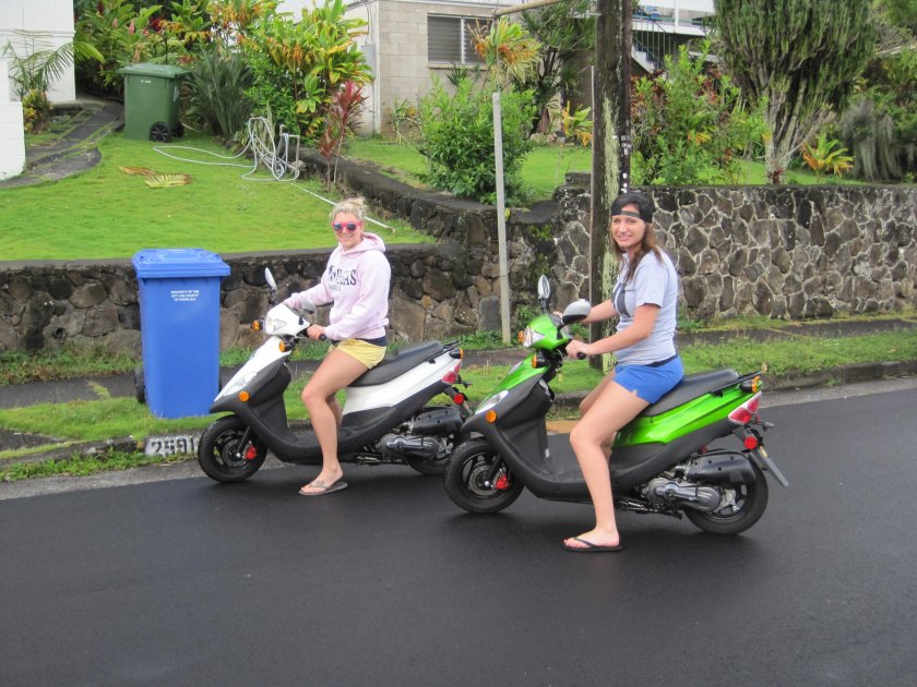 Девушка на скутере