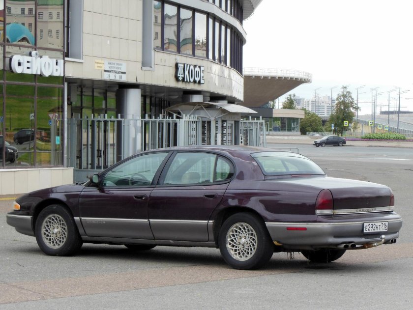 Крайслер ЛХС