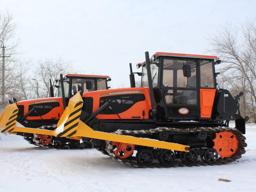 Гусеничный трактор втг-100-рс4