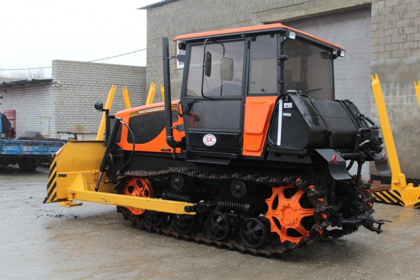 Трактор ВТГ 100