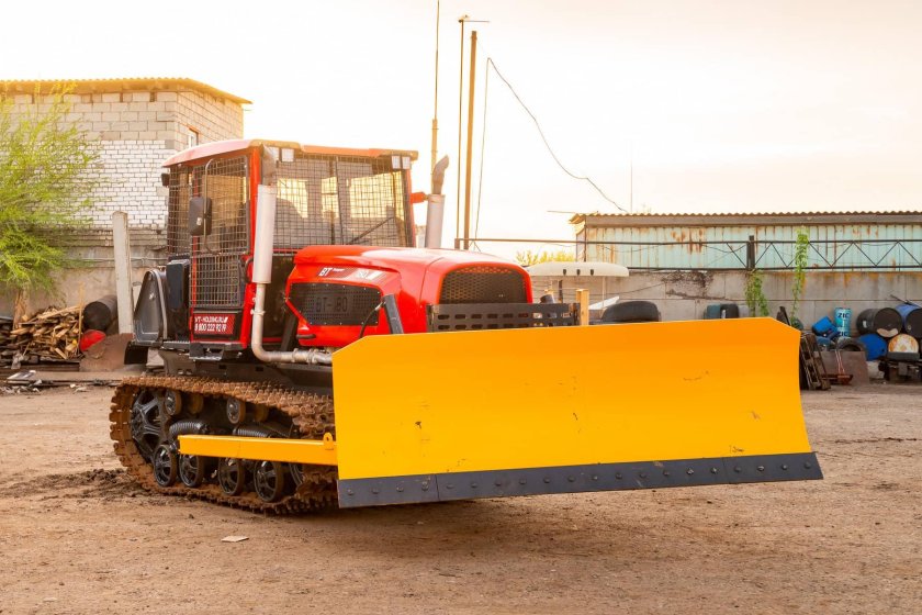 Гусеничный трактор Вт-180