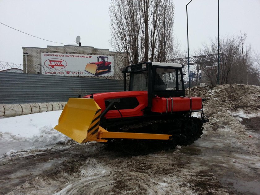 Гусеничный трактор ВОЛТРА