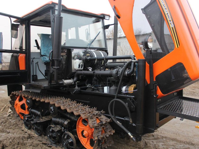 Трактор ВТГ-90