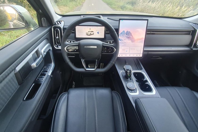 Кроссовер jaecoo j 7