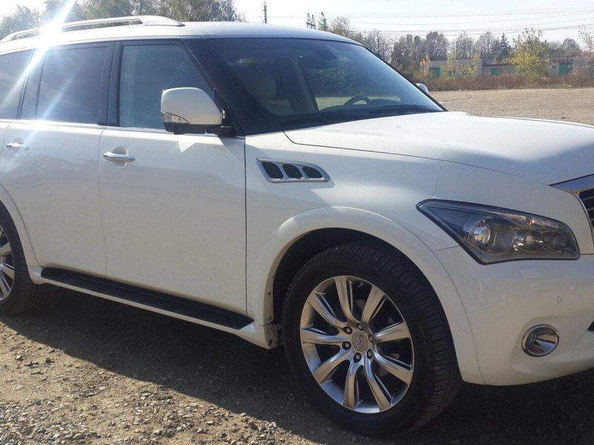 Белая инфинити