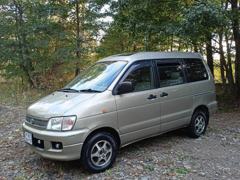 Тойота таун айс ноах 2000 года