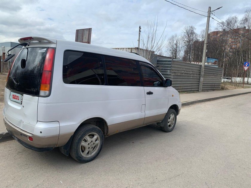 Тойота таун айс ноах 1999 года