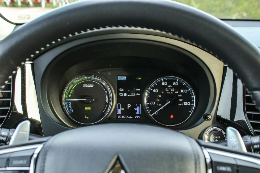 Приборная панель Mitsubishi Outlander 2020