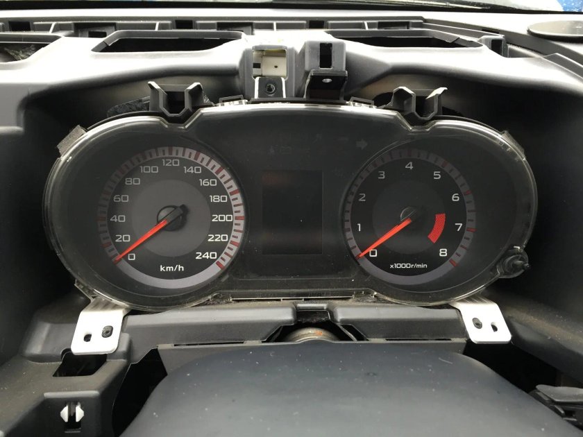 Mitsubishi Outlander приборная панель