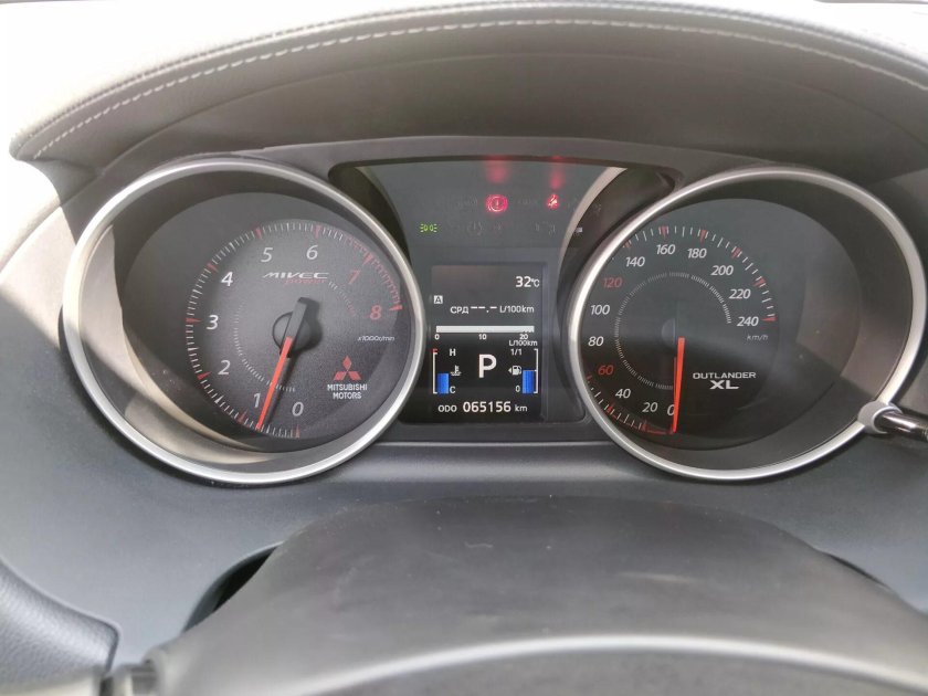 Митсубиси Аутлендер приборка