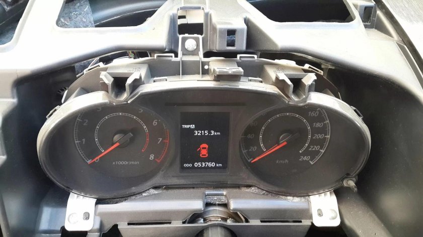 Панель приборов Mitsubishi Outlander XL