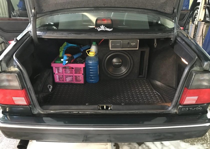 Сабвуфер в Сааб 9000