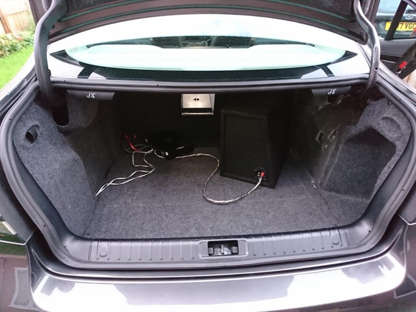 Saab 9-5 сабвуфер