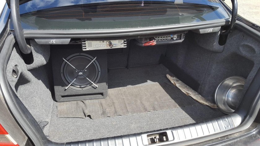 Saab 9-5 сабвуфер
