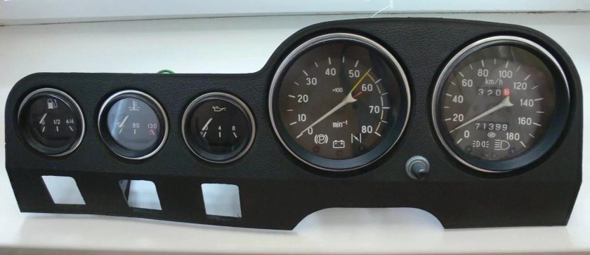 Щиток приборов ВАЗ 2106