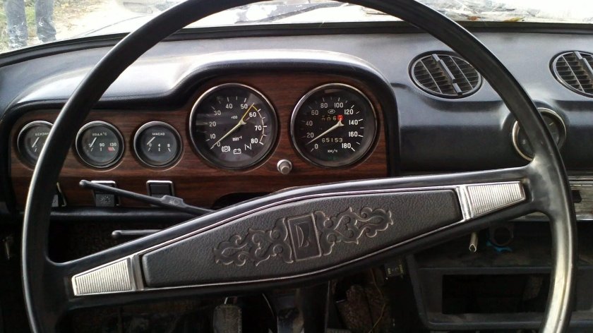 ВАЗ-2103 Жигули салон приборная панель