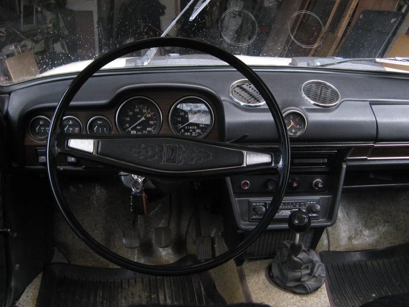 Панель ВАЗ 2106 салон