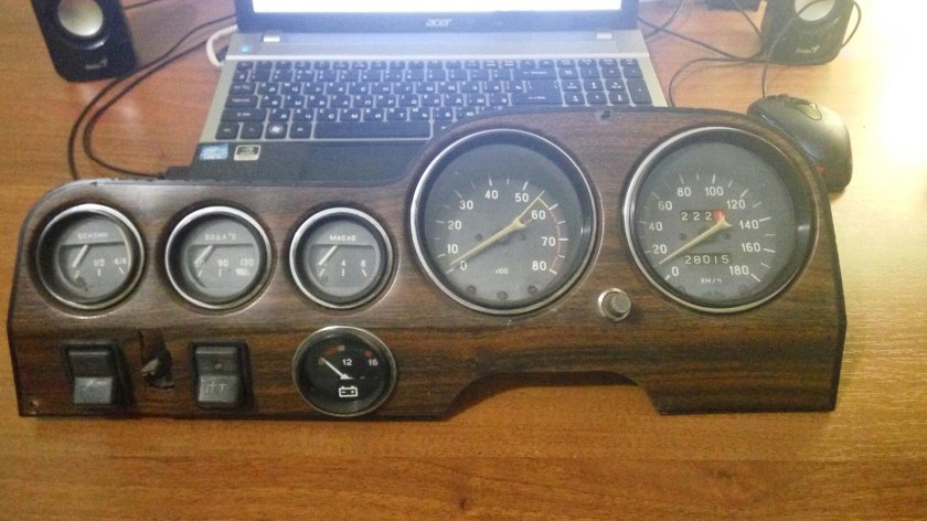 Приборная ВАЗ 2106