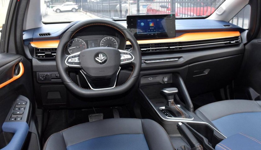 Livan x 3 pro салон