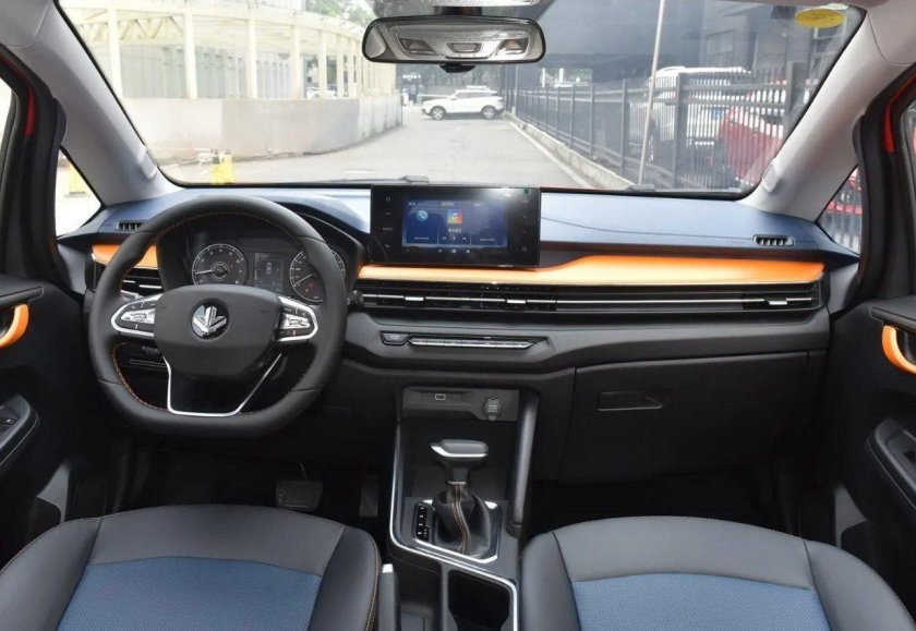 Livan x 3 pro салон