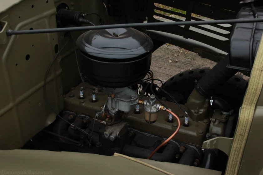 Моторный отсек МАЗ 203 на газу