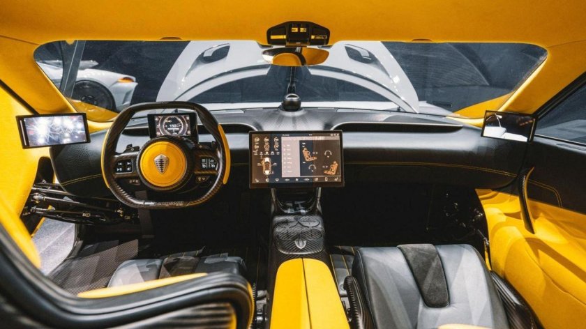 Koenigsegg Gemera машина
