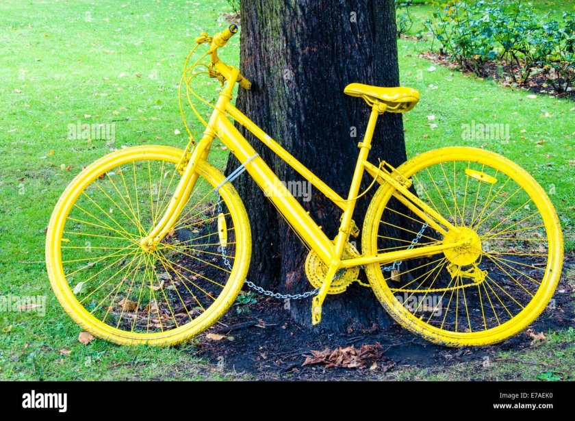 Жёлто-красный велосипед